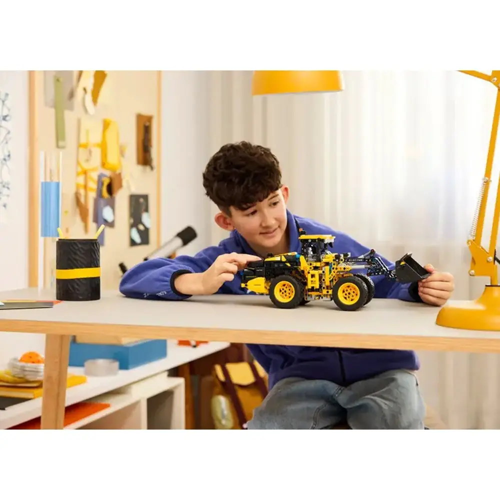 42209 Lego Technic Volvo L120 Elektrikli Yükleyici parça +9 yaş 3