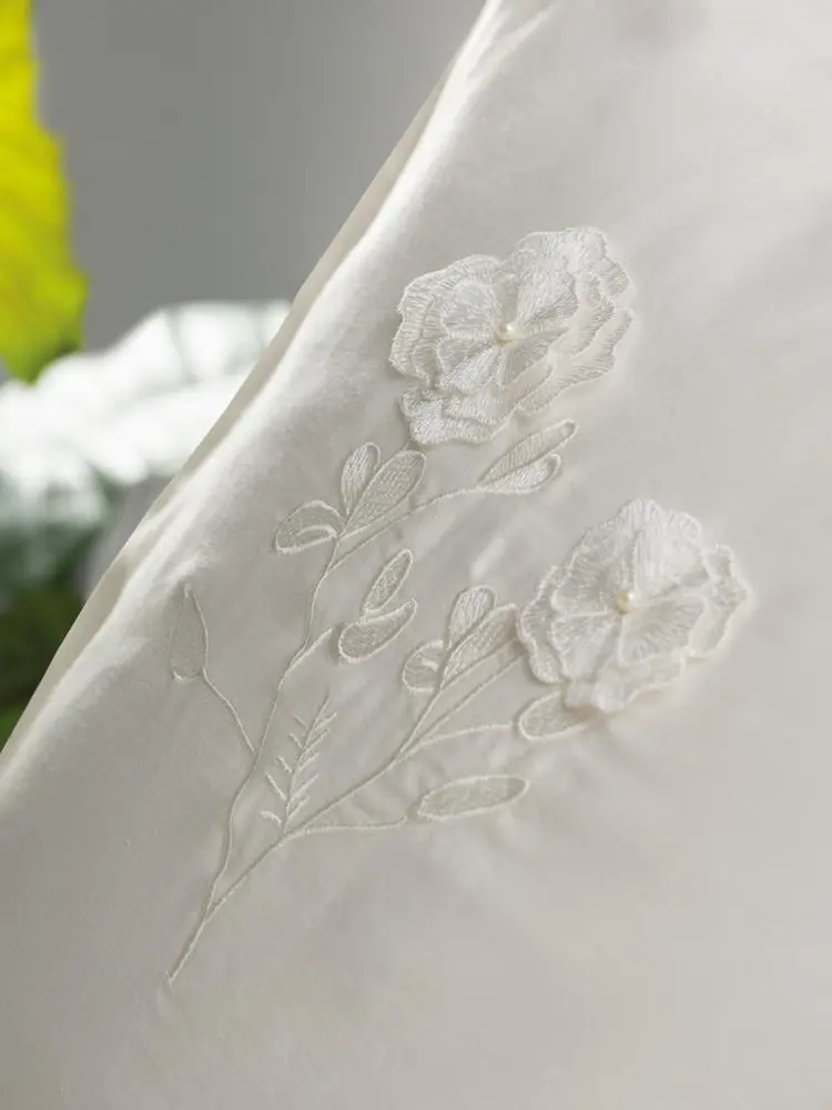 3D Nakışlı Çift Kişilik Saten Nevresim Takımı Pure Ekru 2