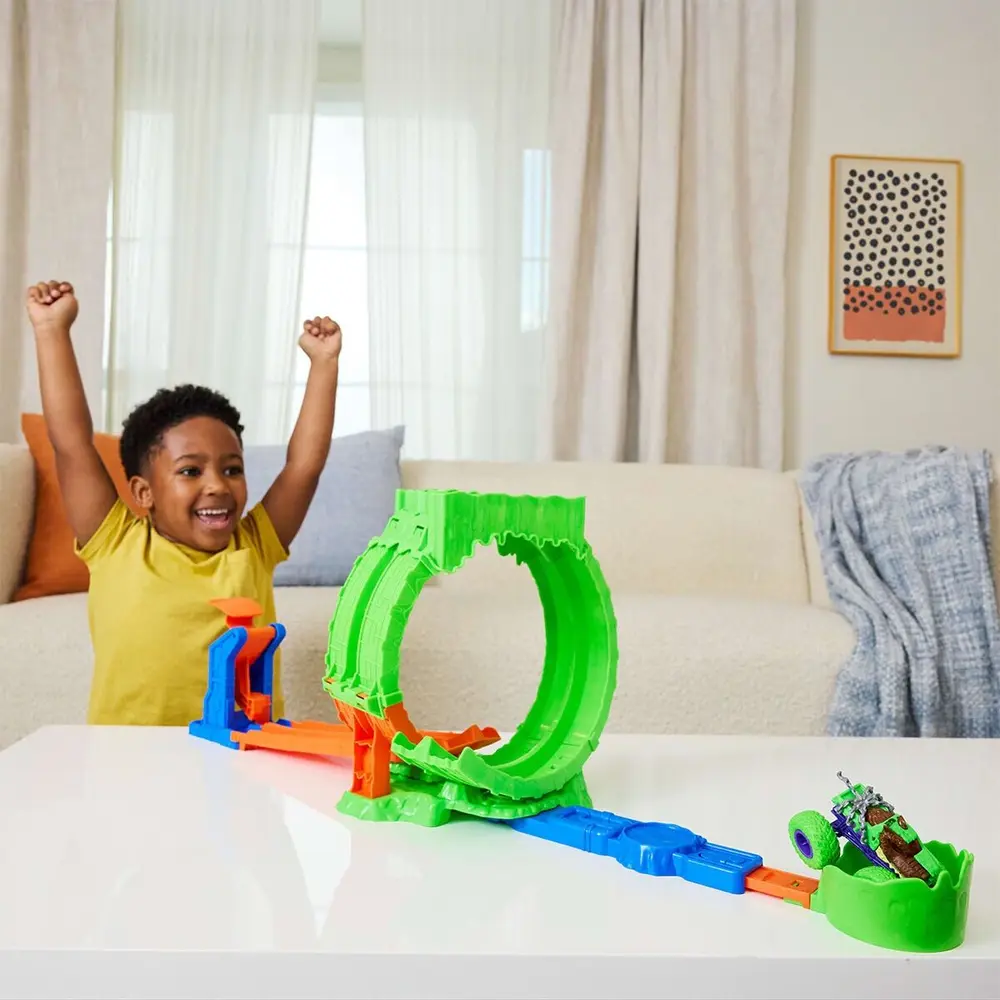 J91 Hot Wheels  Trucks Mutant Kaosu Çemberde Yarış Oyun Seti 5