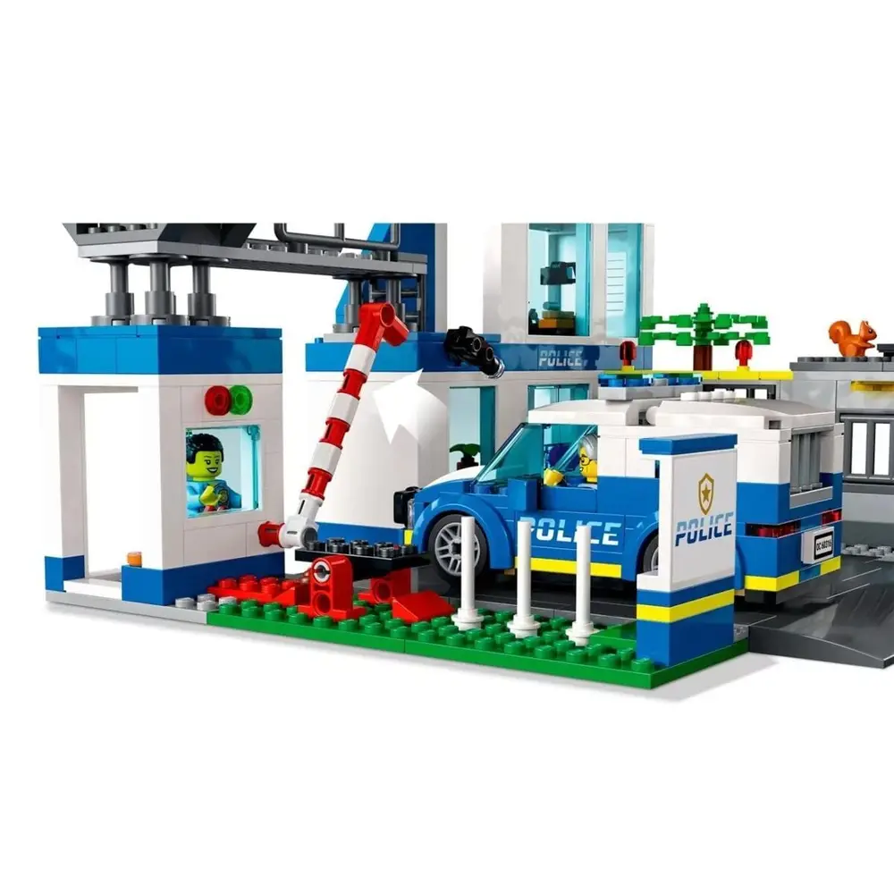 60316 Lego City - Polis Merkezi 668 parça +6 yaş 3
