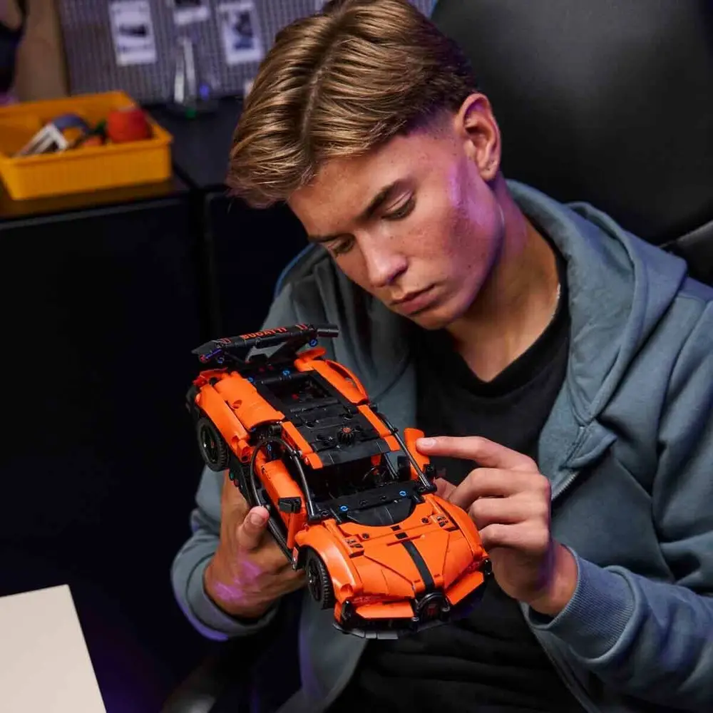 42222 Lego Technic Bugatti Chiron Pur Sport 771 parça +9 yaş 7