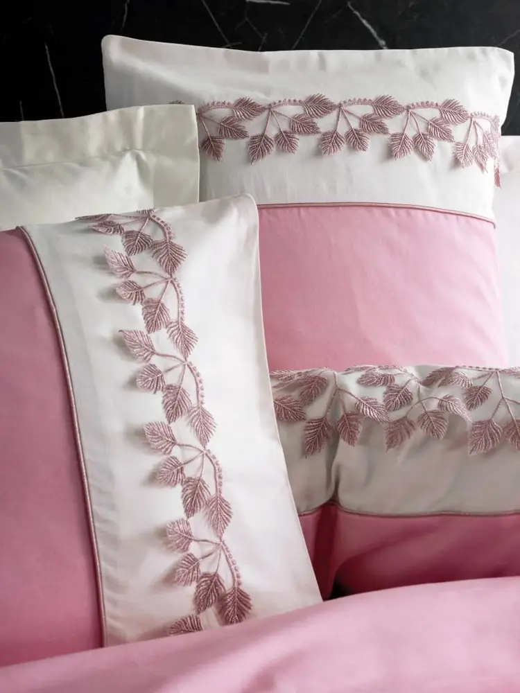 Nakışlı Çift Kişilik Saten Nevresim Takımı Niobe Pembe 3
