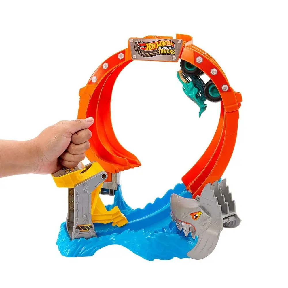 JFR08 Hot Wheels Trucks Dönen Corkscrew Shark Çarpışması 2