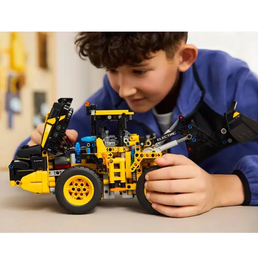 42209 Lego Technic Volvo L120 Elektrikli Yükleyici parça +9 yaş 6